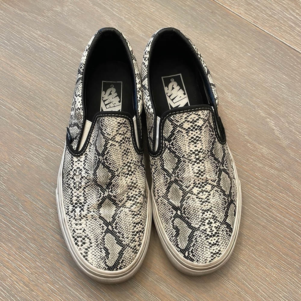 Van’s shoes, size 9 - Picture 2 of 8